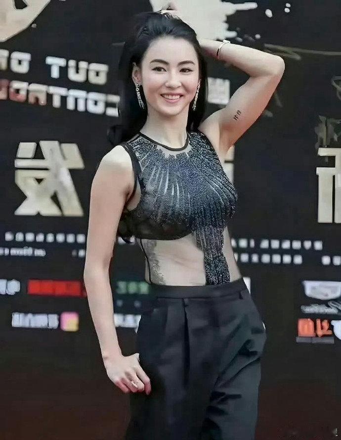 很好奇张柏芝的纹身是什么意思，有人懂吗？