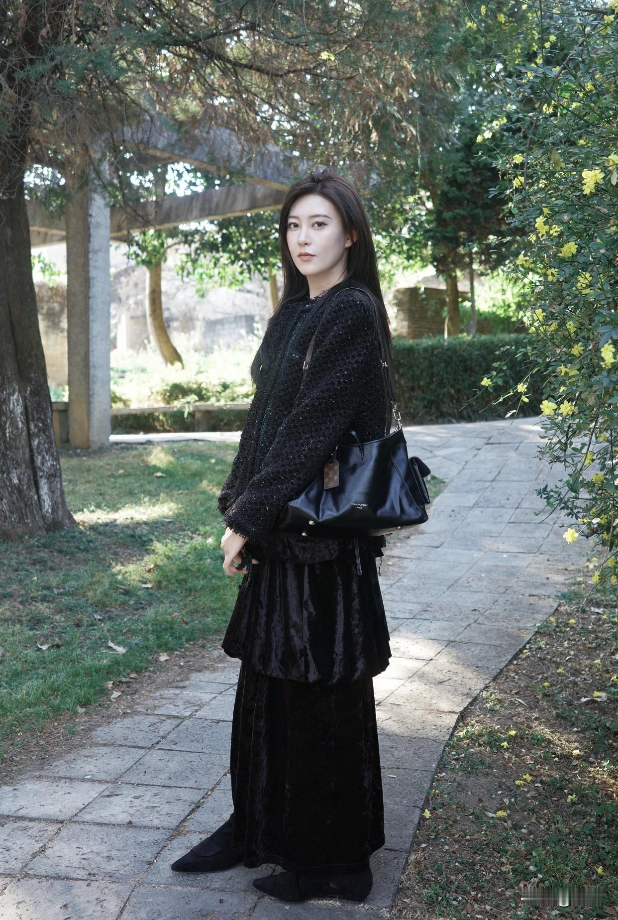 什么是女人的气质和魅力?女人的气质和魅力，并非只靠外表。气质是灵魂的外衣，是由内