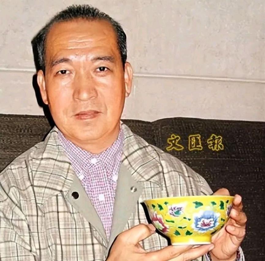 1981年，广东一男子继承巨额家产后，竟跑到英国伦敦，天天穿着破衣烂衫扛麻袋，活