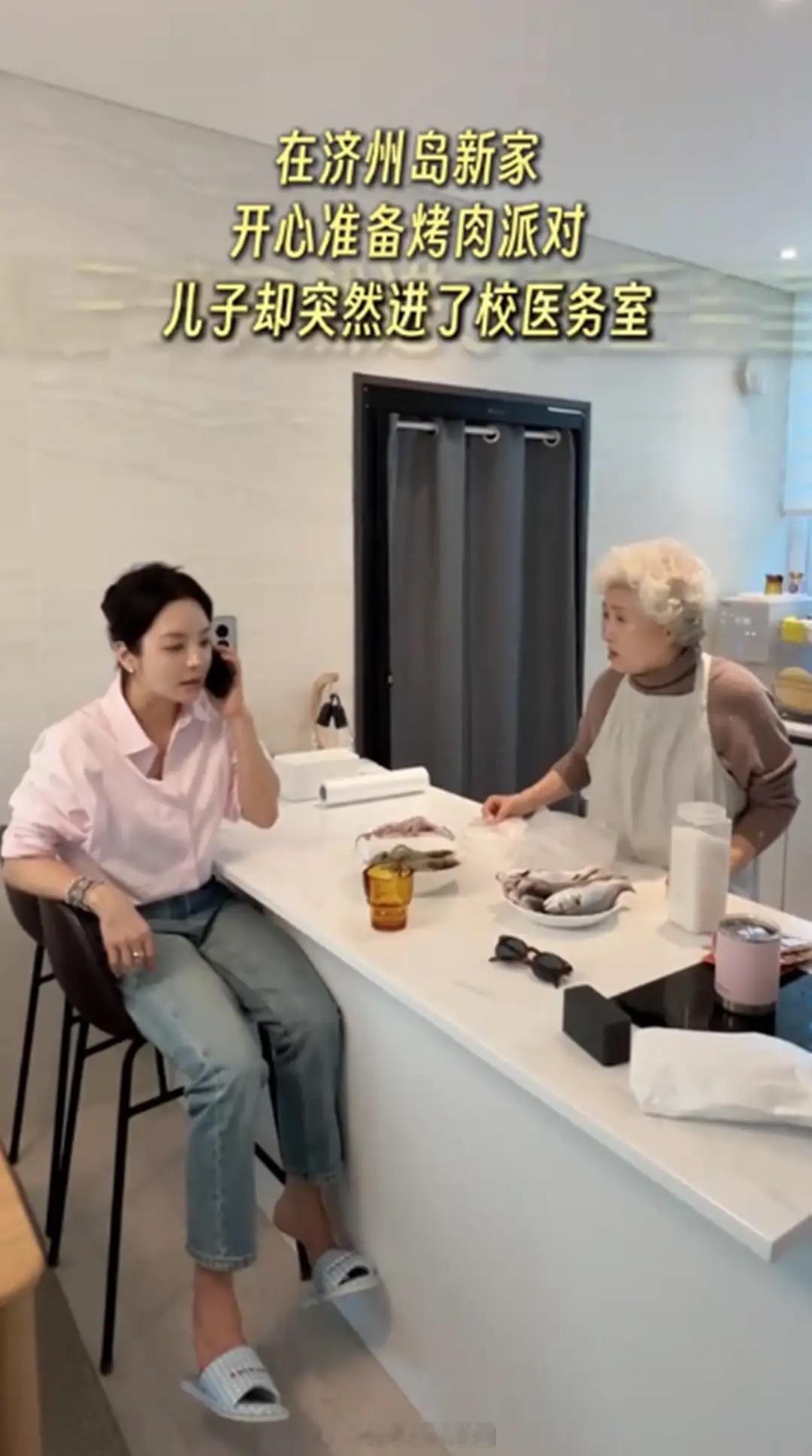 蔡琳别墅吃烤肉，主动和儿子聊前夫高梓淇，珉宇珍藏爸爸送的礼物！