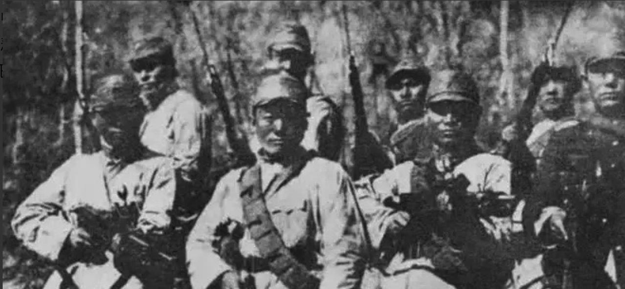 1932年，一个地主老太为了支持儿子抗日，变卖全部财产。有人劝她，多少留点儿，她