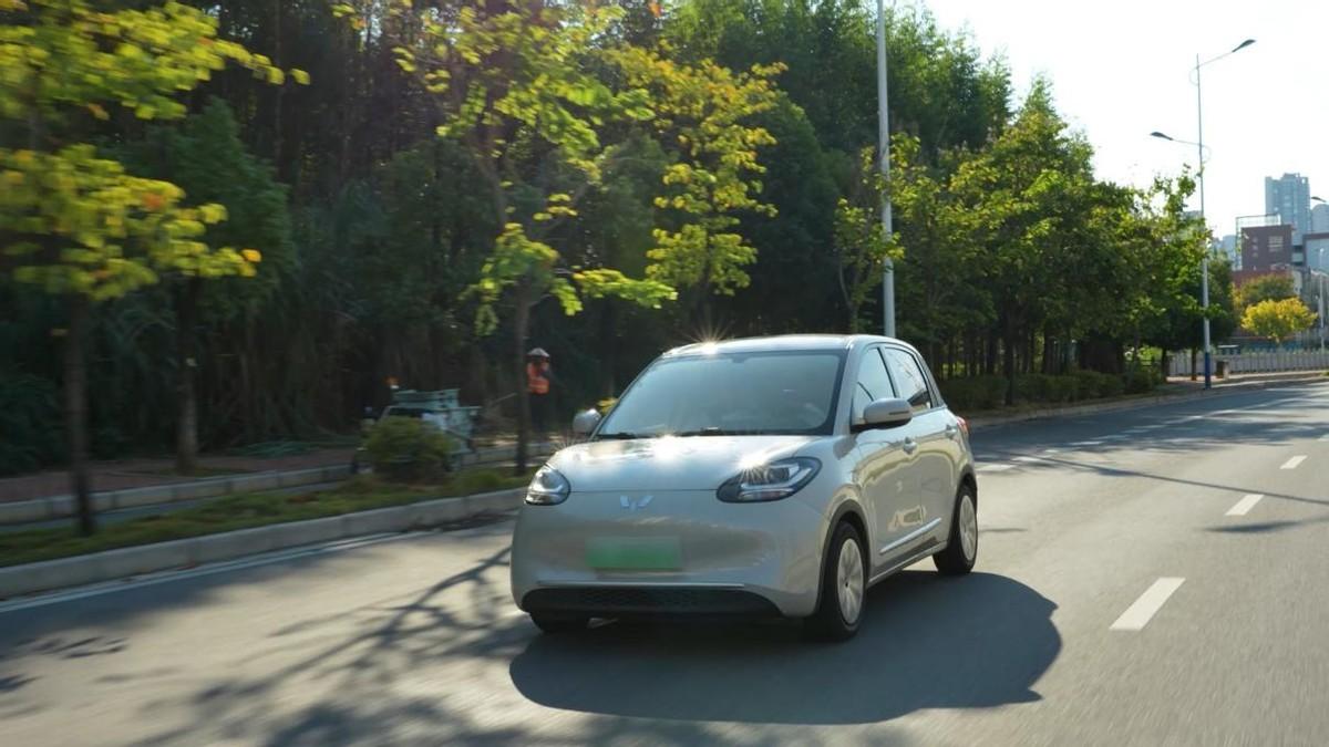 开了24万公里的A0级电车，电池还能行吗？最近有汽车大V找来了一台开了24万