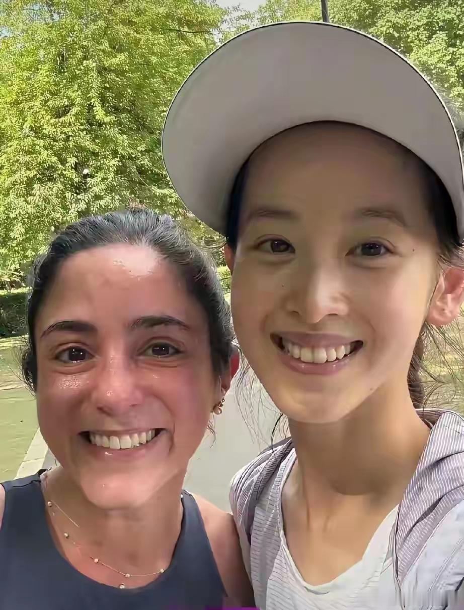 章泽天不化妆的样子和路人毫无区别，脸上斑斑点点清晰可见​​​