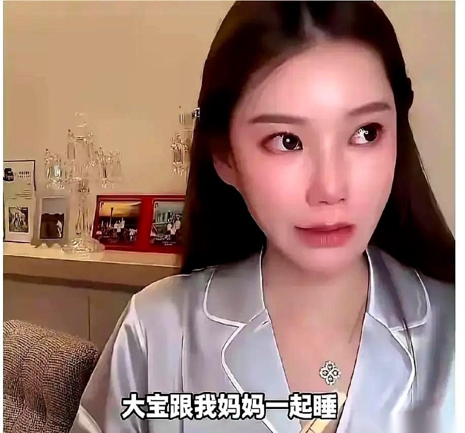 我跟你讲，直播间里提一句孙子，后台的酸辣粉就能多卖三万单。你品，你细品。外面