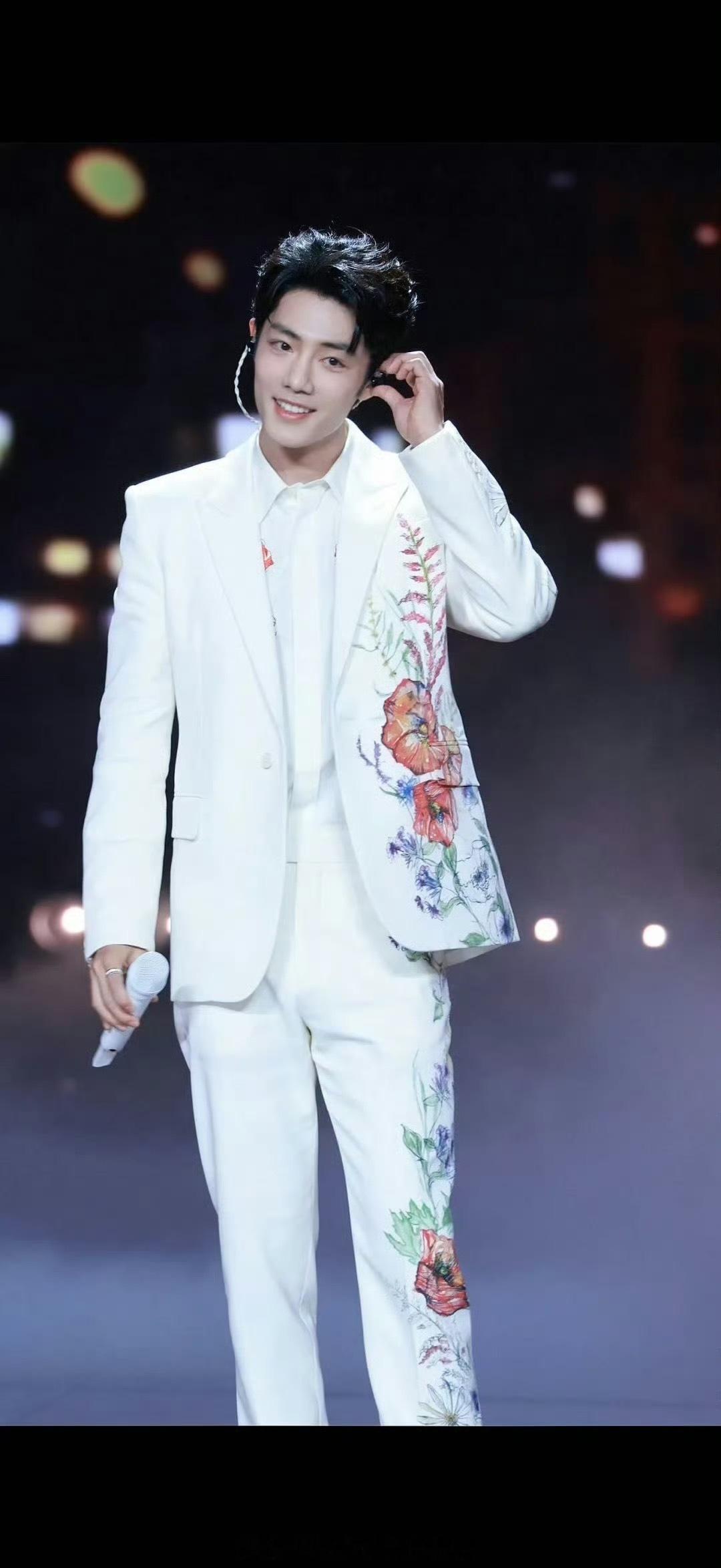 肖战北京卫视春晚路透，春色满园美哭了