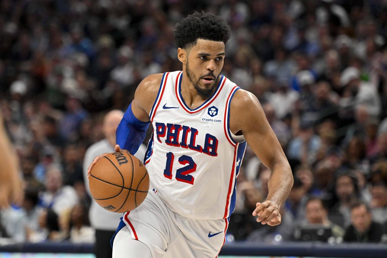 他一次全明星都没进过，今年还是联盟第一，太强了33岁的托拜亚斯·哈里斯站在底