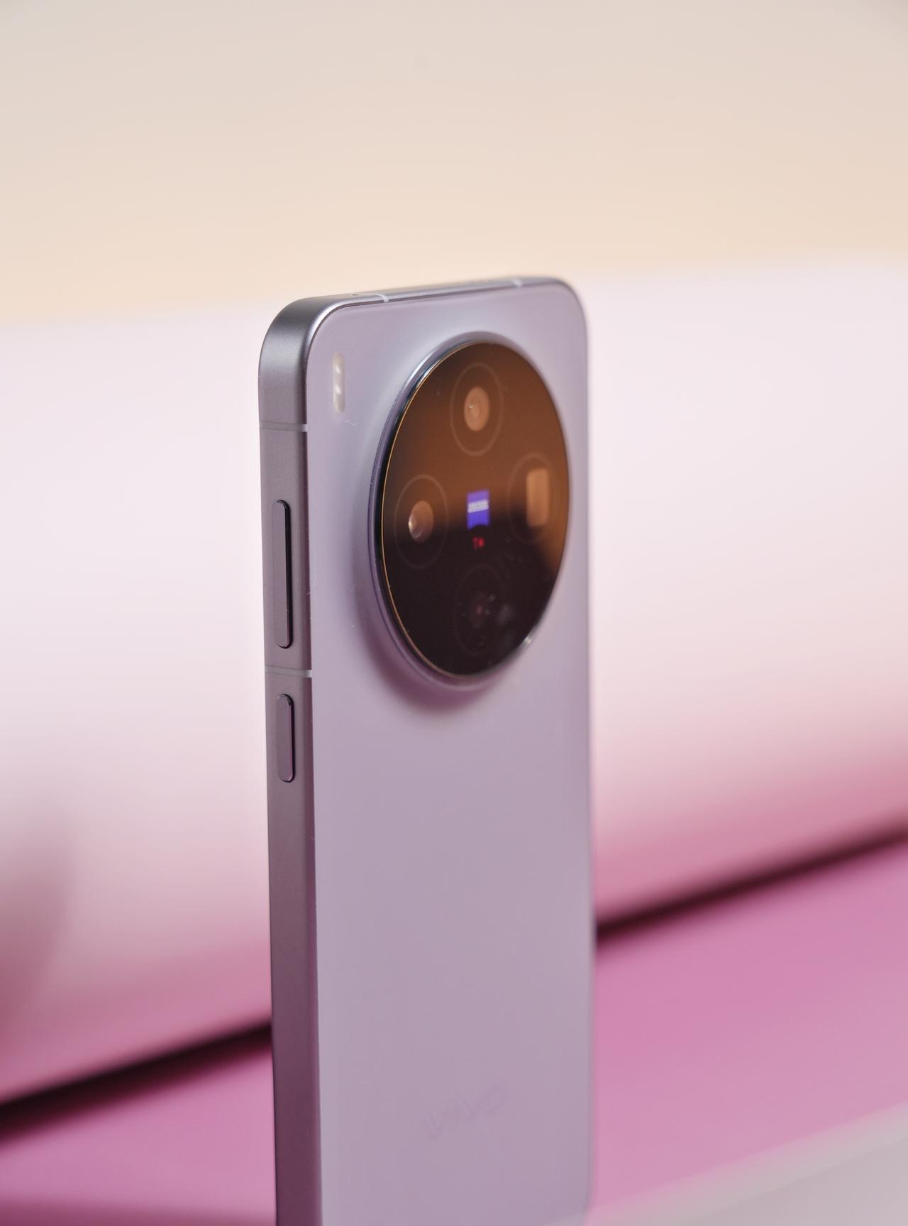 回家第一时间就把vivoX300给拆箱了，快速折腾了下，有点意思。#vivo#