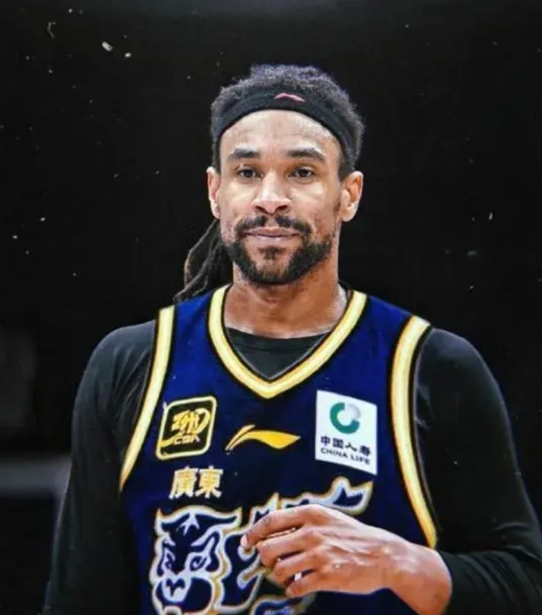 为什么萨林杰在北控一副老油条的样子，可到了广东队之后却是活力四射大杀四方？看了