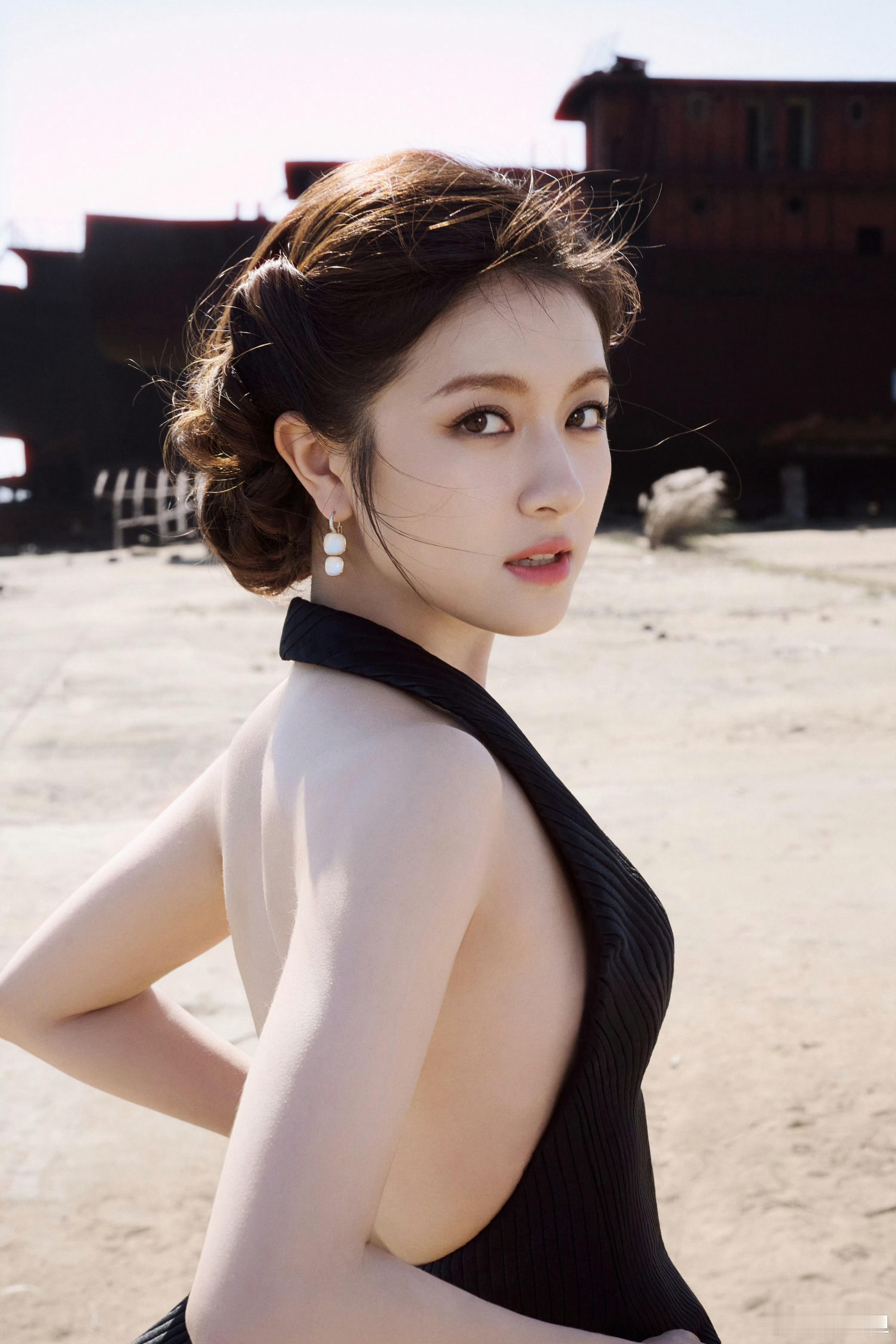 美丽状态超级好，整个人气血很足很幸福的样子李兰迪