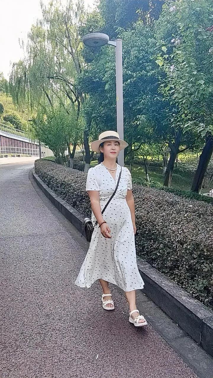 我是71年的，今年55岁，单身已经整整六年。昨天说了自己的择偶底线，不能秃顶、