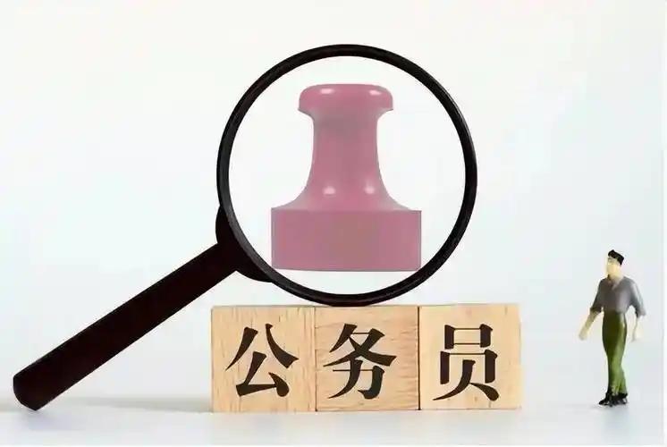 作为一名即将退休的老公务员，我现在的心态反而格外平和，每天准时上下班，领导安排的
