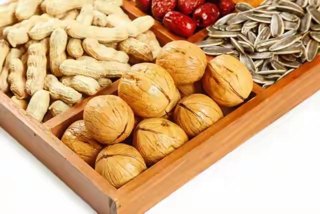 嗑瓜子=喝油？一把下去，你今天的减肥计划可能直接白干！——当“嘴闲”遇上“热