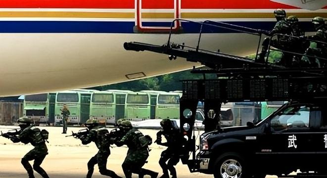 1989年12月，一架中国客机突遭4架韩空军战斗机包围和粗暴驱赶！燃油耗尽的客机