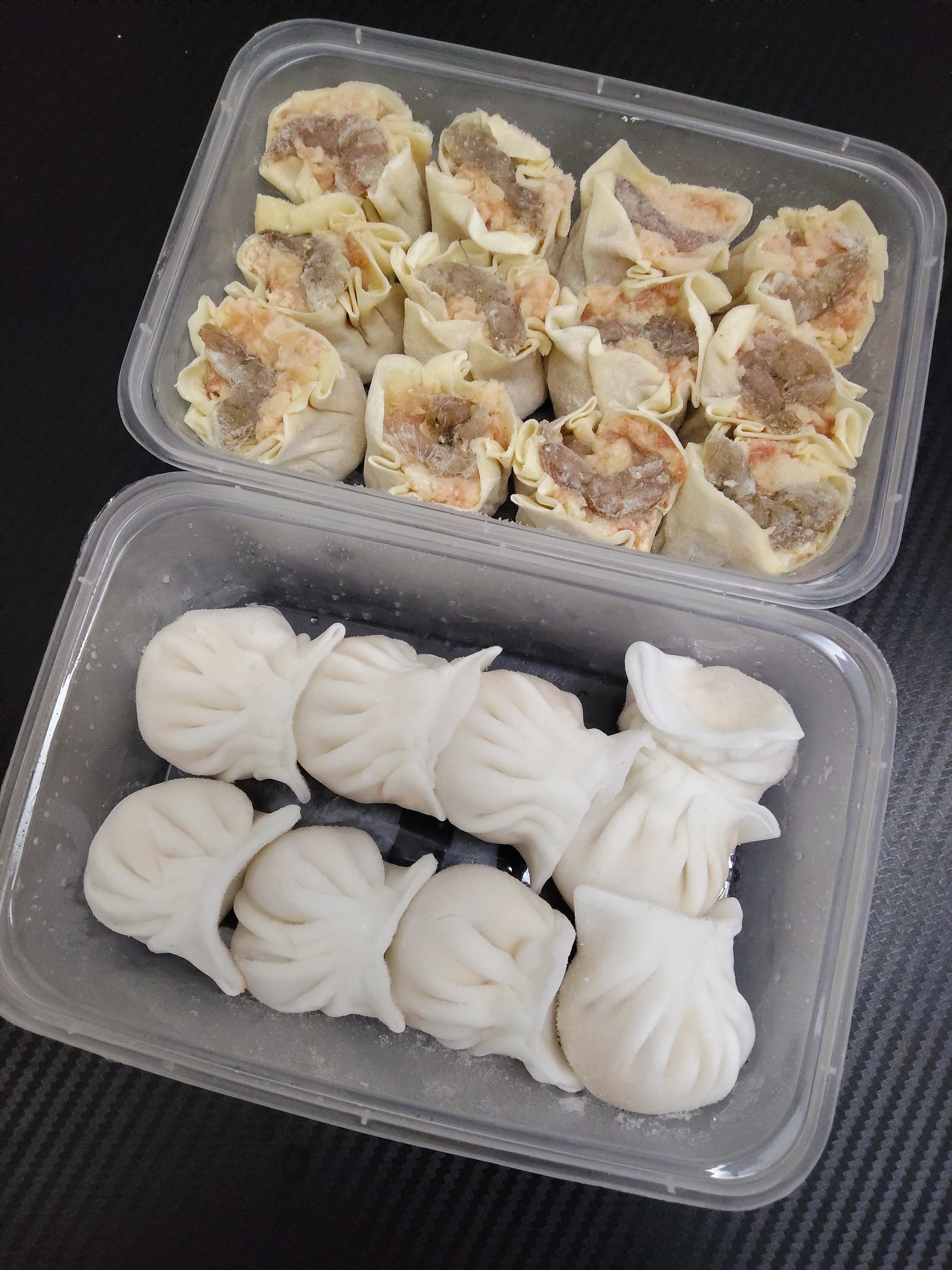 榕江市场的早点来，店里可以吃早点，但是没有堂食的烧卖虾饺，只有包子，所以我只能无
