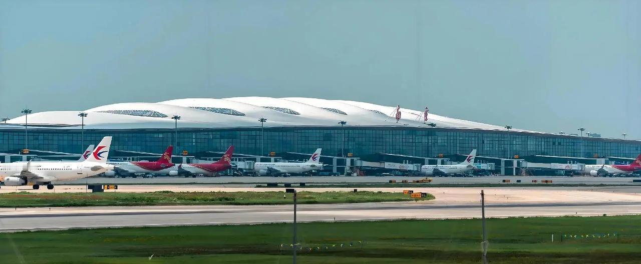 2025年全国民航枢纽机场客运量数据纷纷出炉，江苏航空客运量和排名第一的广东差距