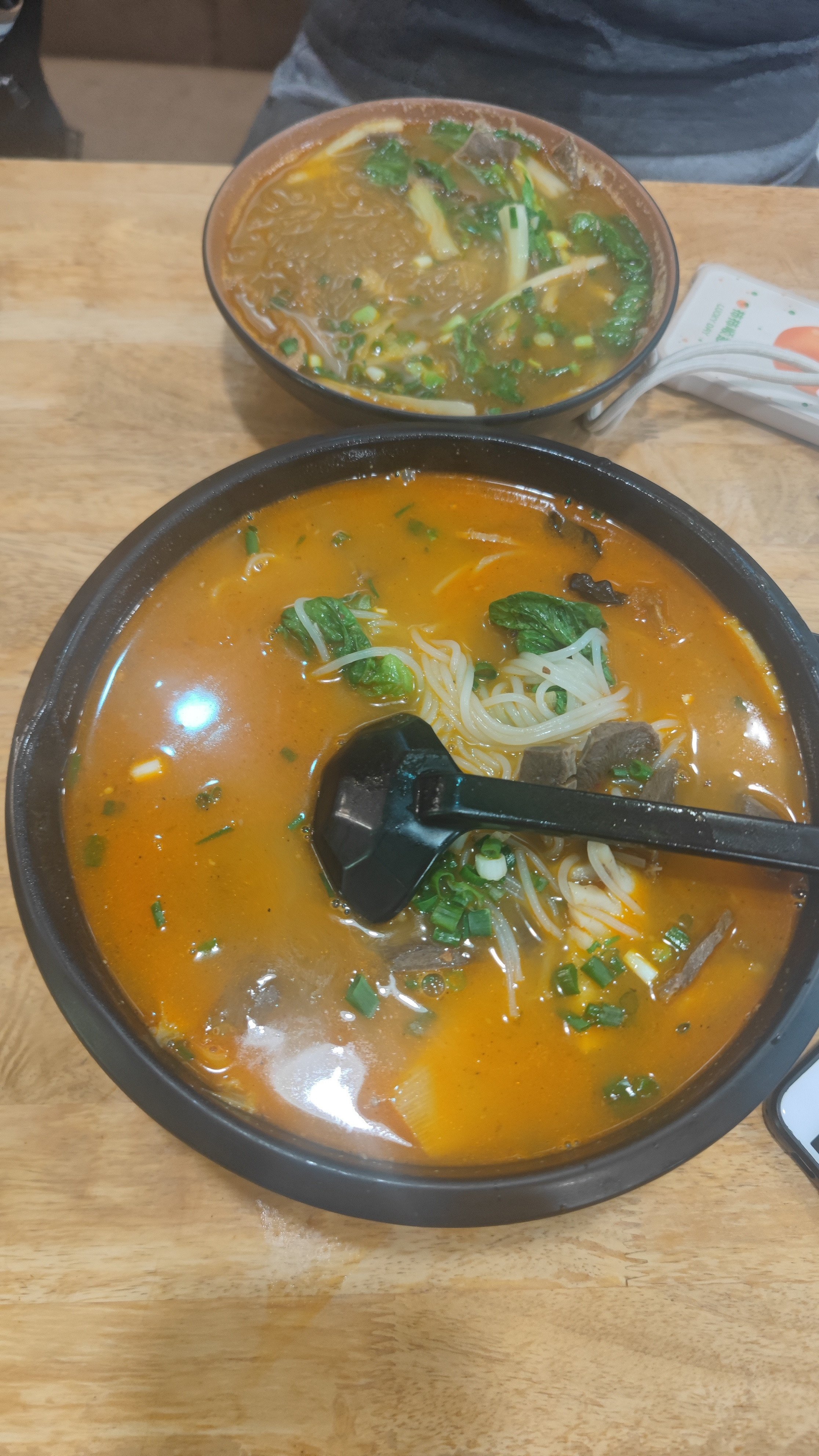被资本做局了今天花同样的钱，我吃的米粉，我同事吃的粉丝，我感觉我被资本做局了，想