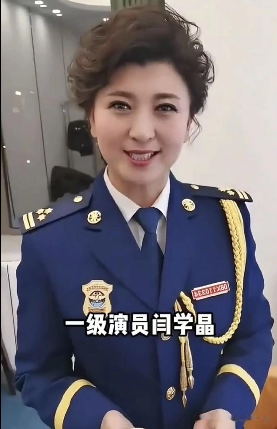闫学晶又“嘚瑟”上了：“我是成功女士，北京户口，三亚大房子，儿媳妇漂亮，儿子一米