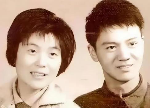 1979年，上海男知青不顾反对，执意娶了农村姑娘，新婚当晚，妻子突然大喊大叫，一