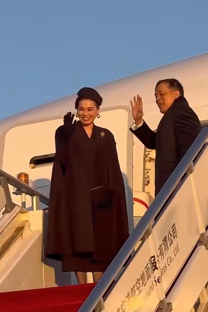 就在刚刚。泰国国王玛哈·哇集拉隆功突然宣布了访华行程结束，11月17日与苏