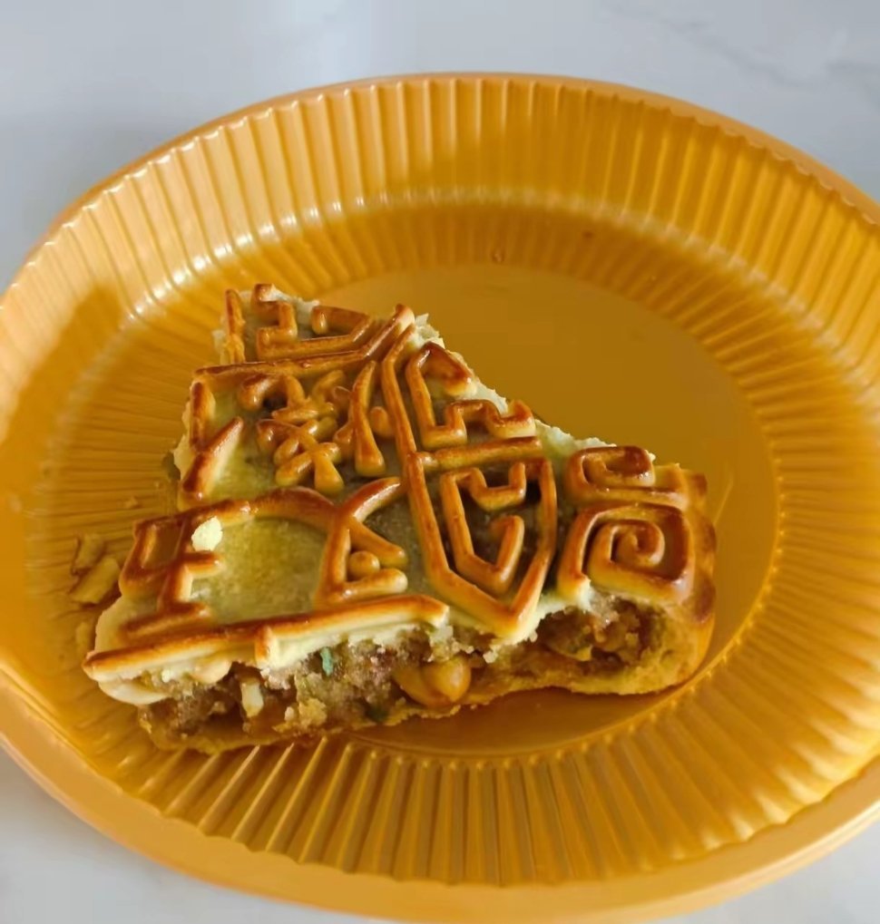 邻居送我一盒月饼，吃完直接拉肚子拉了三天！今天碰到她，主动问我月饼好不好吃，问我