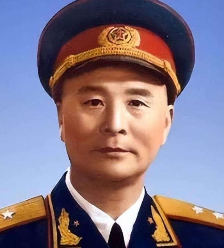 1936年，一位老大娘上山采野果时，突然发现一大群苍蝇在草丛中飞舞，她并没有多想