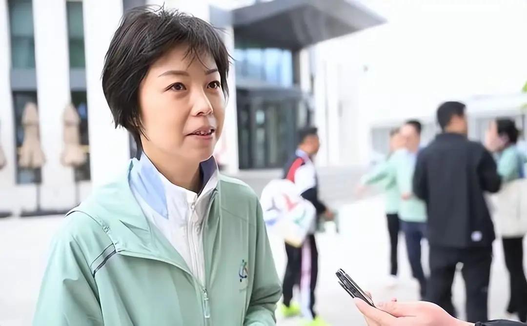 评价孙颖莎：还是张怡宁“一针见血”啊！张怡宁说：别的选手打日本削球手都很难，