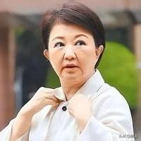 台湾台中市长卢秀燕近日口出“昏言”。虽然，她是披着国民党党衣的一位“中流砥柱”，