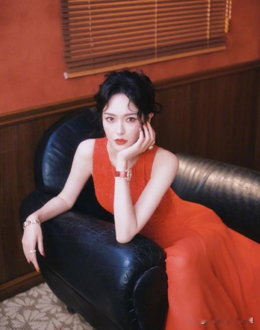 唐嫣新剧官宣,让很多人惊讶!包括我。她虽然是85花中流量最低的,但却是资源最