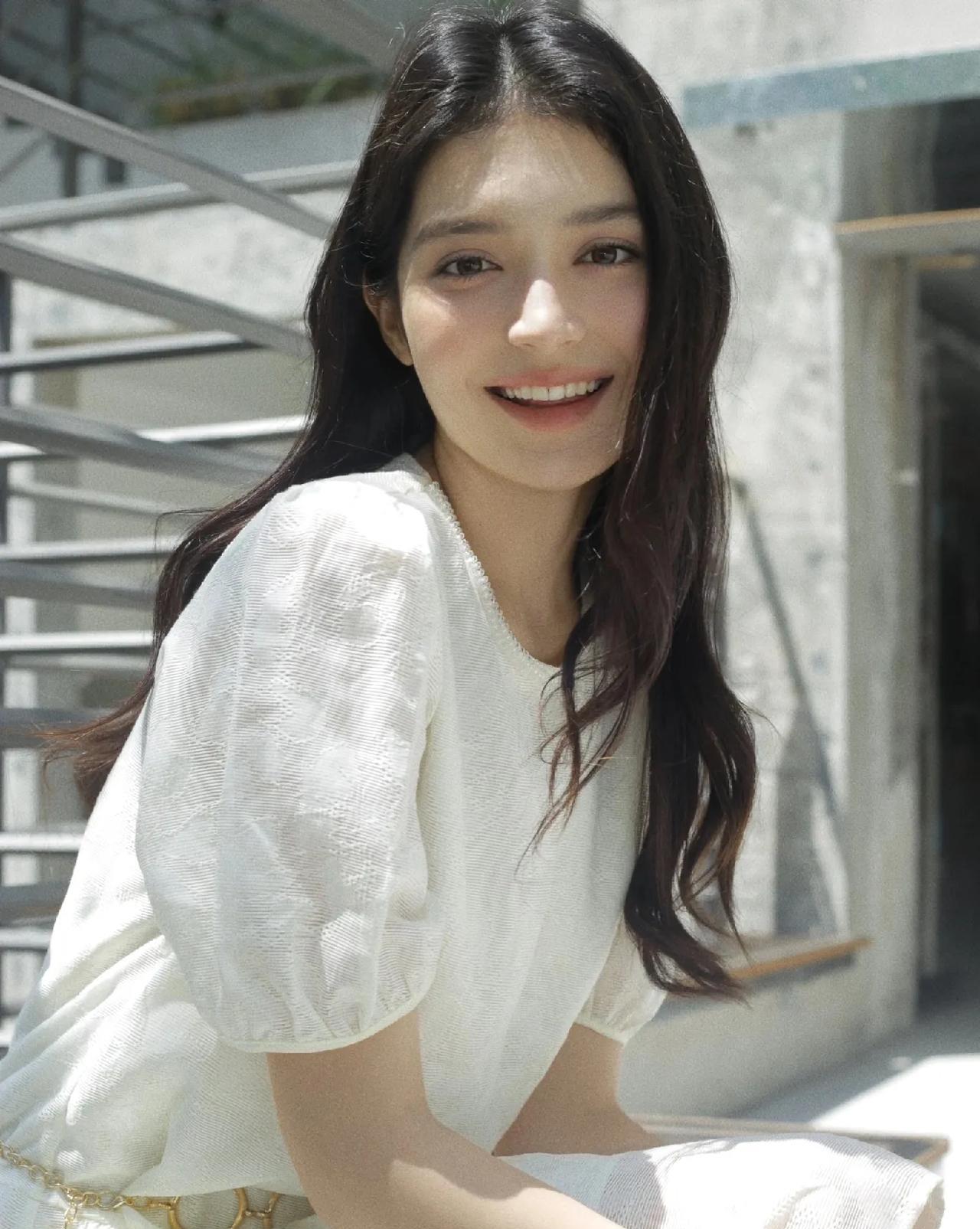 新疆男篮队长阿不都沙拉木女友得到曝光后，球迷直夸比明星还要漂亮！据了解是一位新