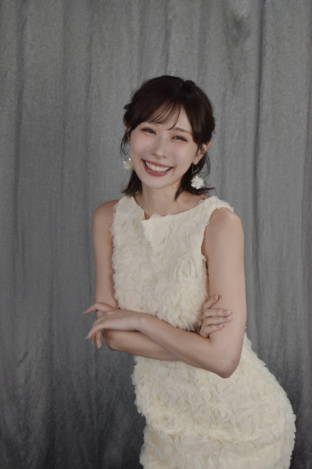 笑靥如花，玉人如画。