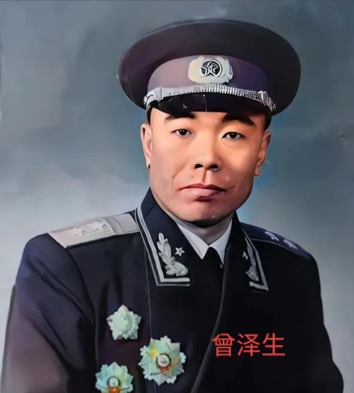 1955年，授衔仪式结束后，曾泽生流着泪说道：“感谢彭老总，是他让我赢得了中将的