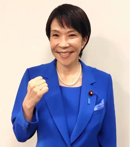 🌙高市早苗再也控制不住自己的表情了，1月11日接受采访时，她冲着镜头喊出：中国