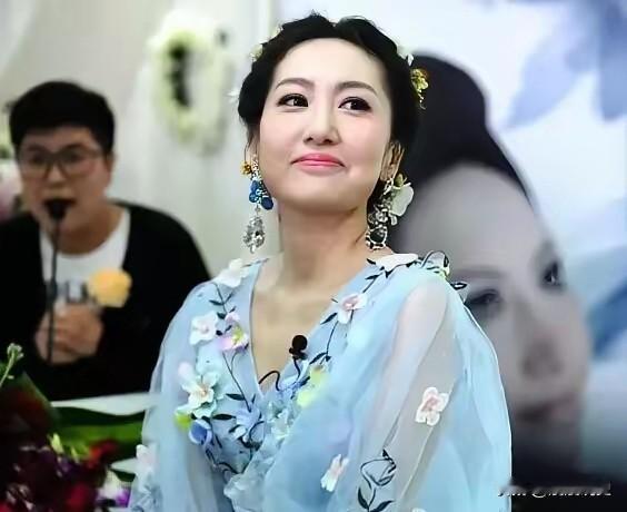35岁女子胃癌晚期穿婚纱办葬礼，离世10年丈夫现状令人唏嘘“揪心！”北京3