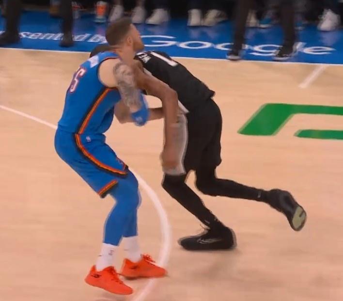 战胜雷霆，杀进总决赛，文班亚马哭的稀里哗啦NBA西部抢七大战落下帷幕，最终马刺