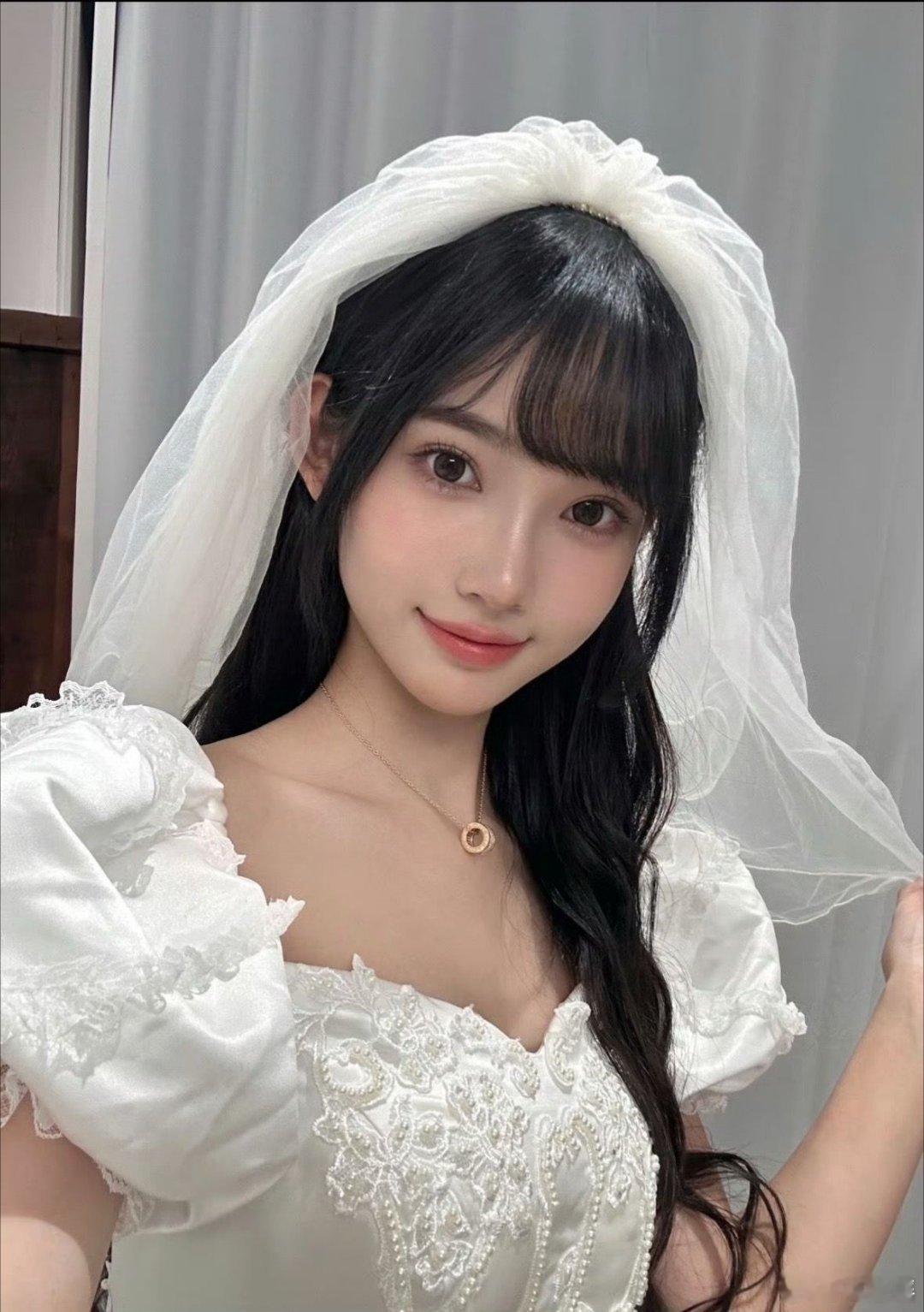 21岁年龄差修成正果？林俊杰带妈妈参加女友毕业典礼，全网坐等领证喜讯！