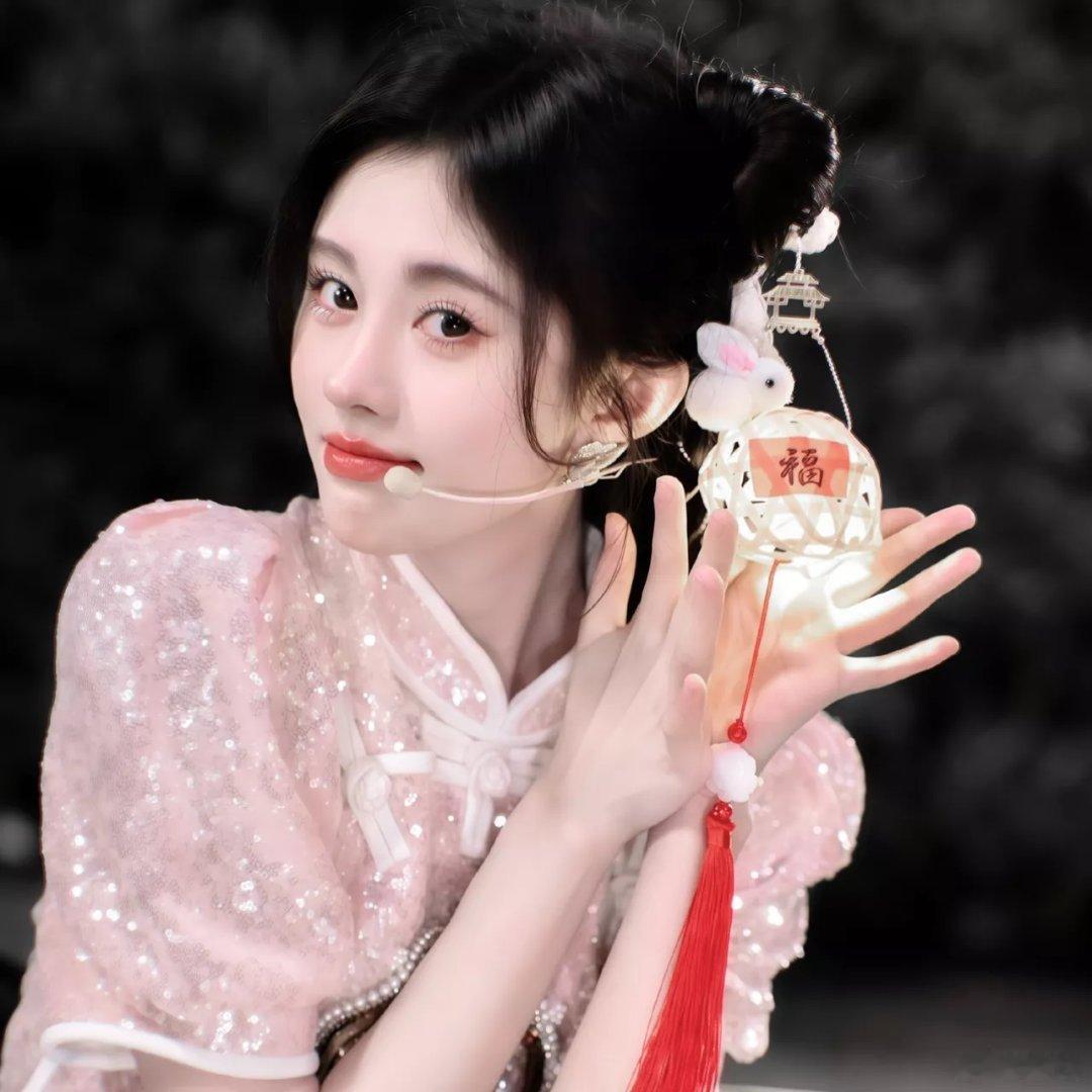 𝙒𝙚𝘾𝙝𝙖𝙩女头｜女生头像分享|鞠婧祎女头｜ins风​​​