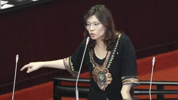 台湾蓝营终于和大陆观点一致了，不接受一国两制！台湾国民党主席郑丽文曾经在接受专