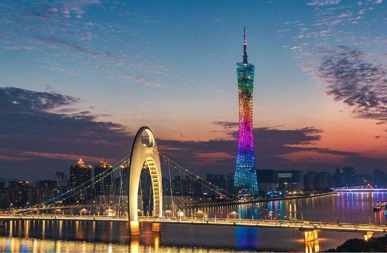 广州又名羊城，而在羊城的名称，又是怎么得来的呢？很久以前，广州还不叫广州，