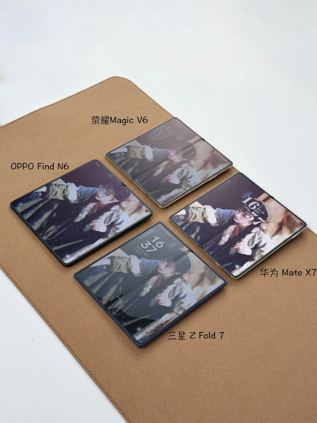 三星OPPO华为荣耀折叠屏放一起，哪个折痕强