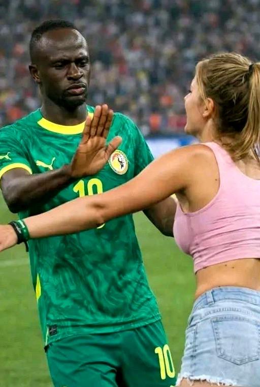 一年挣4000万欧元，换成谁不得先整辆超跑炸炸街？偏偏马内是个异类 2026