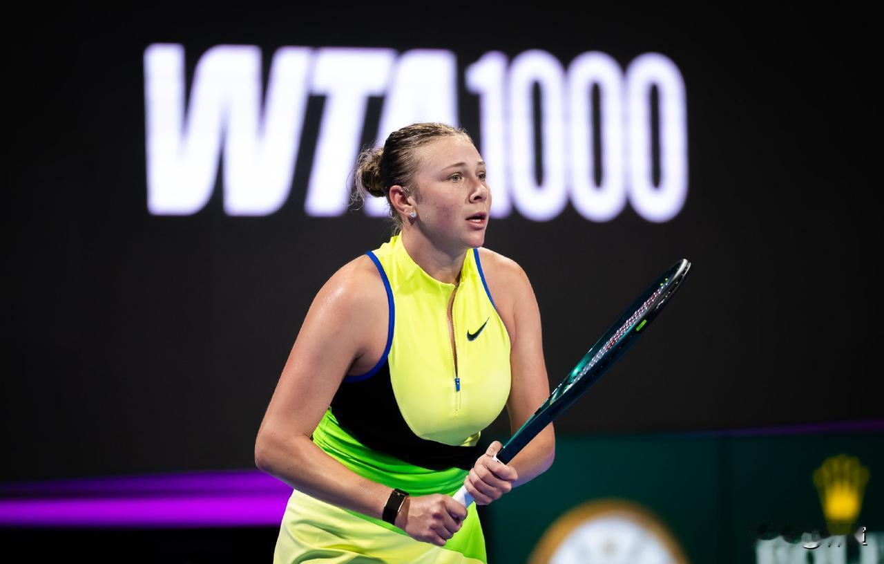 洗洗睡吧[捂脸哭]原本还在等迪拜1000赛阿尼西莫娃大战克雷吉茨科娃的比赛，结果