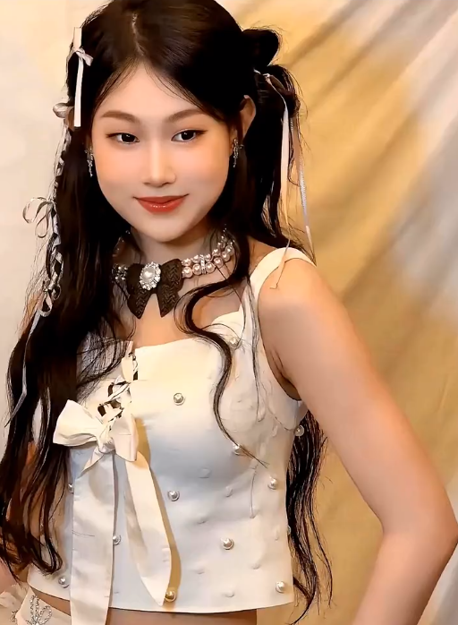 父母的财富似乎取之不尽，她却选择不依赖。小沈阳的女儿沈佳润常被人嘲笑外表平