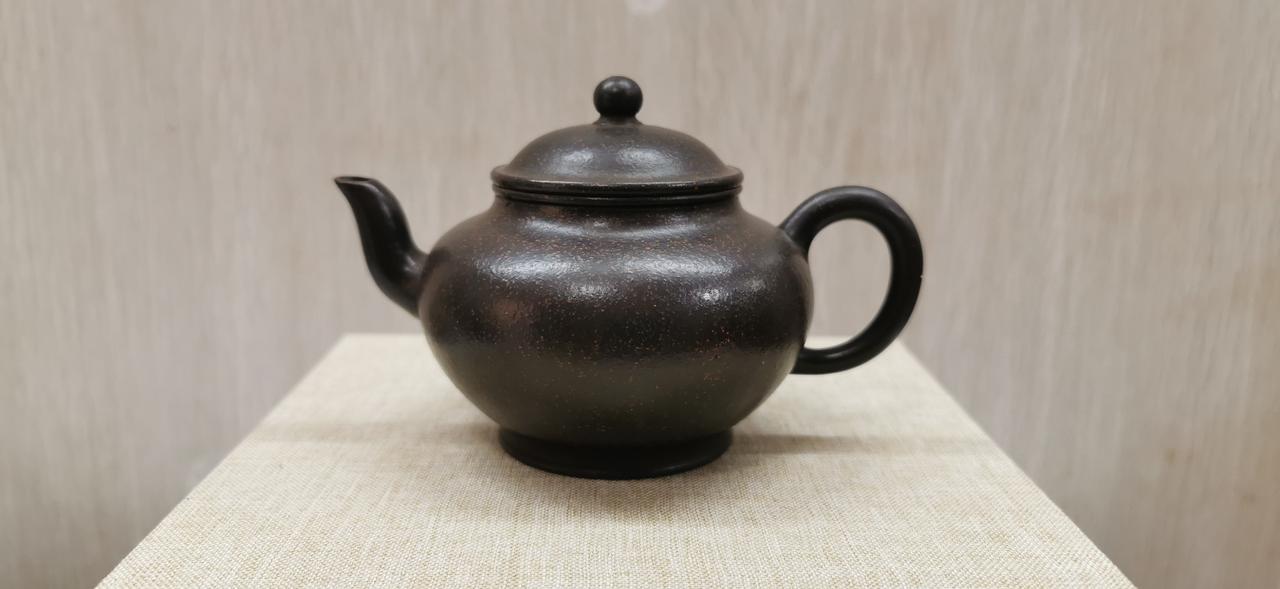 早期中国宜兴精品紫砂茶壶（球孔、约155cc）真的紫砂壶一个大约多少钱?茶器之美