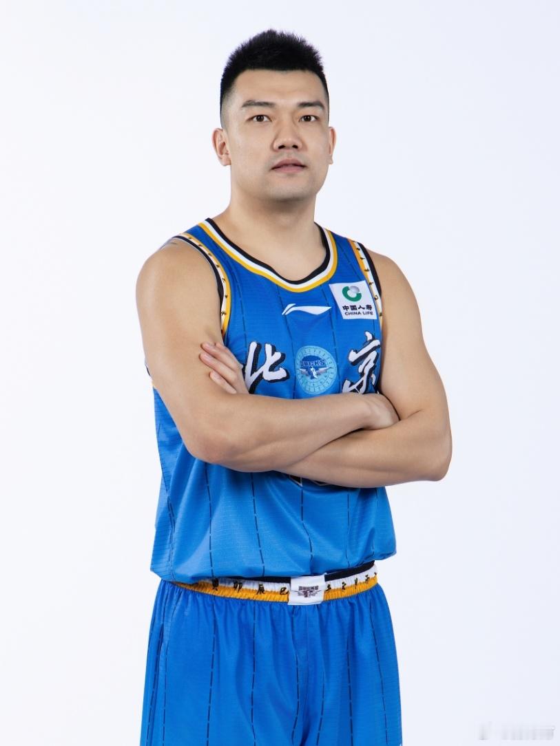 北京首钢据我了解，张才仁已经与首钢完成续约，新合同为C类3年。张才仁是首钢自行