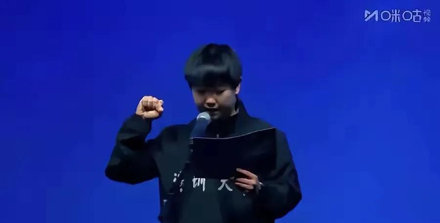 很多网友们都议论纷纷，为什么每次赛后都是莎莎宣誓发言？难道就她能…？正能量