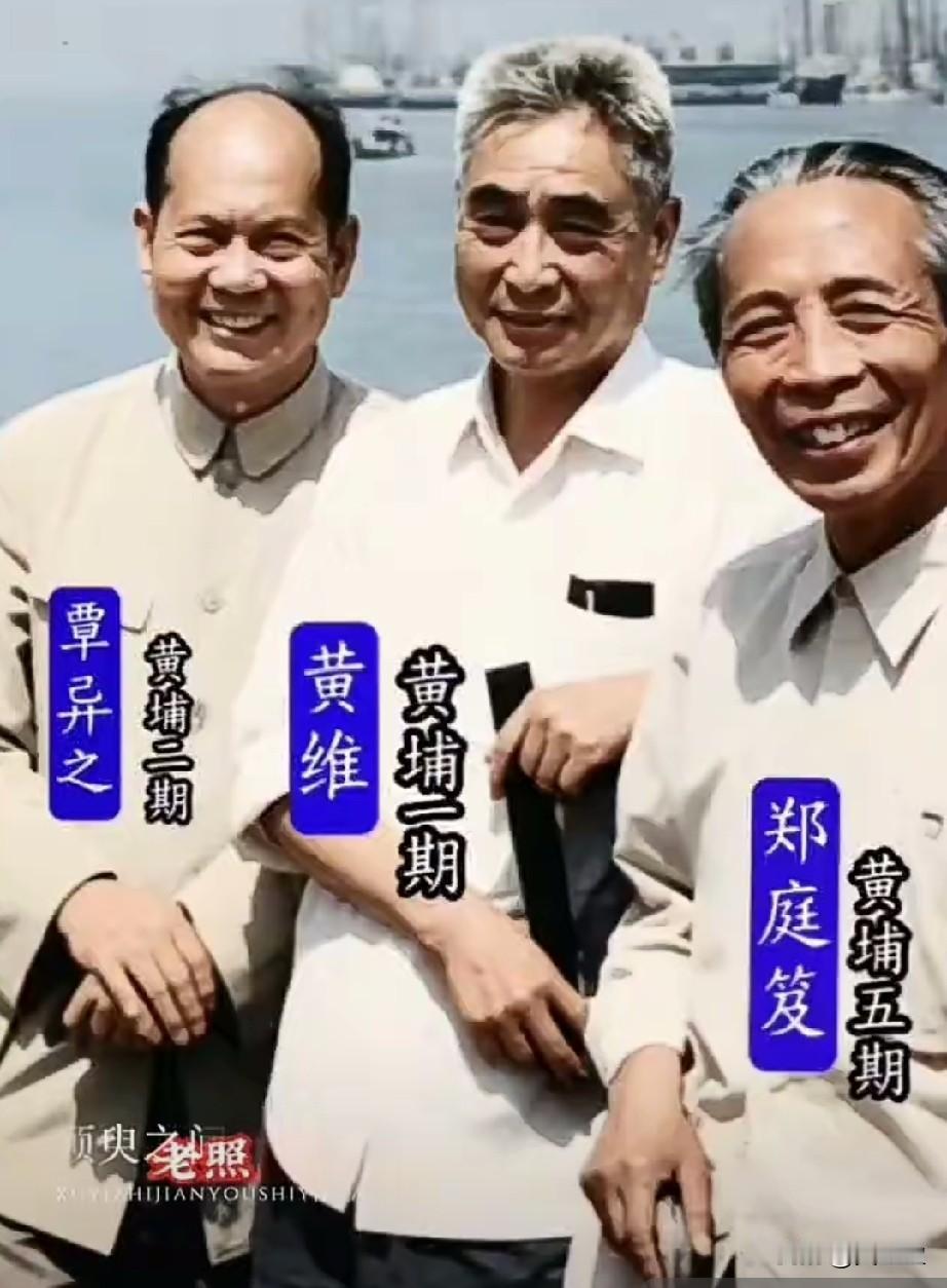 这张八十年代的珍贵合影记录了特赦之后黄维、覃异之、郑庭笈结伴出行、走访参观的一