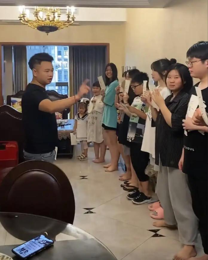 重庆的“宇宙舅舅”龚玲军，又迎来了一年一度的“暑期大作战”！目前已有10