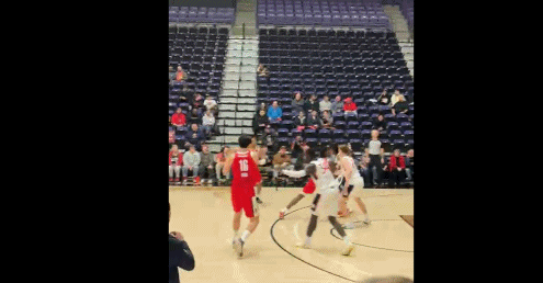 仙人指路！杨瀚森眼神误导单手妙传助攻队友扣空篮杨瀚森首节5中4