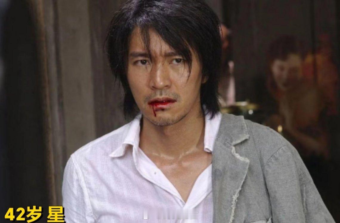 周星驰63岁，身家百亿，坐拥豪宅，却依然独身一人。他把一生都给了电影，给观众留下