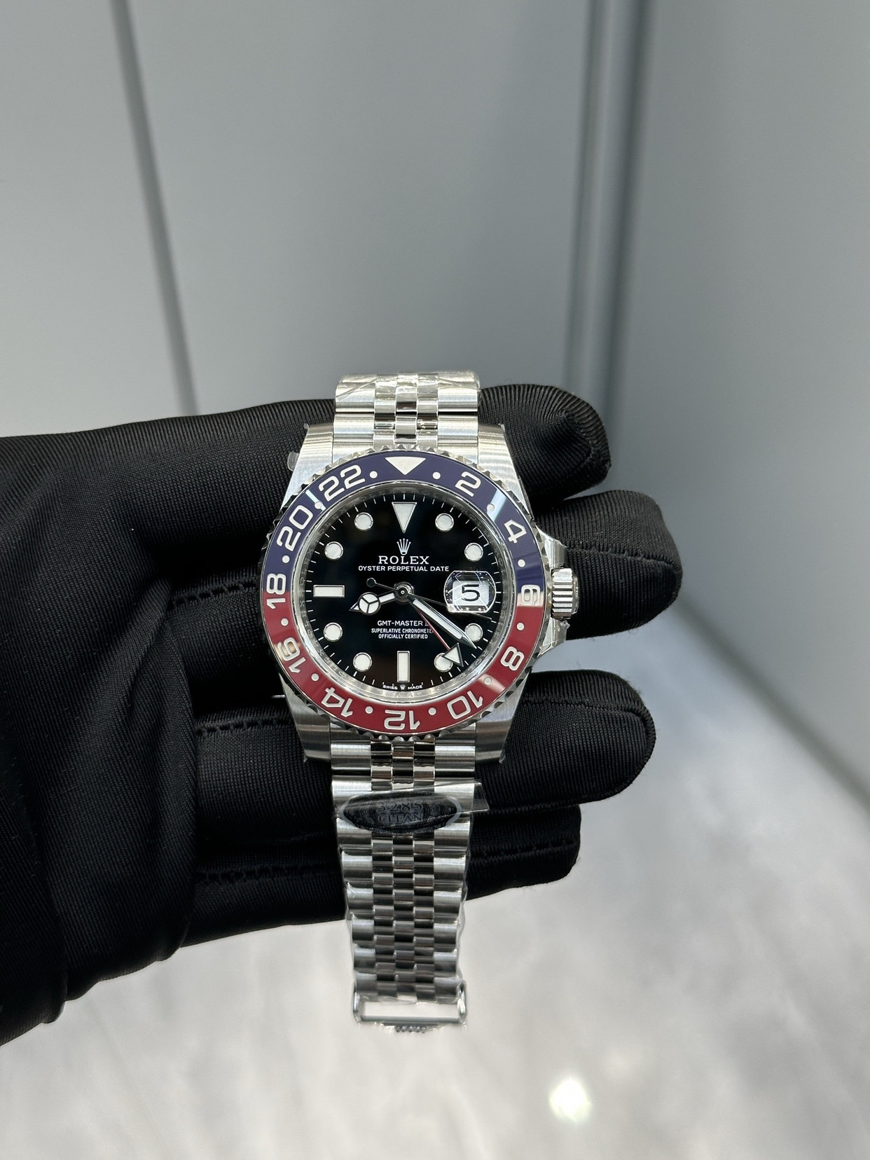 劳力士“可乐圈”：一枚经典的旅行腕表在众多名表之中，劳力士格林尼治型II有一款非常受欢迎的型号，表迷